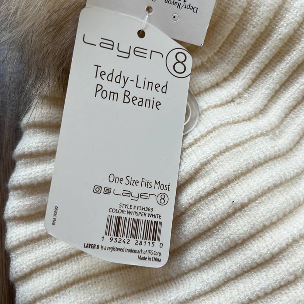 Women’s Teddy-Lined Pom Beanie one size - Picture 7 of 7